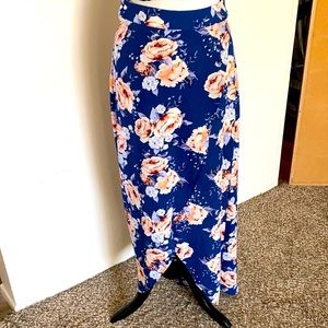 Envelope assymetrical skirt